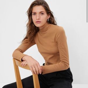 Gap Cropped mockneck size small